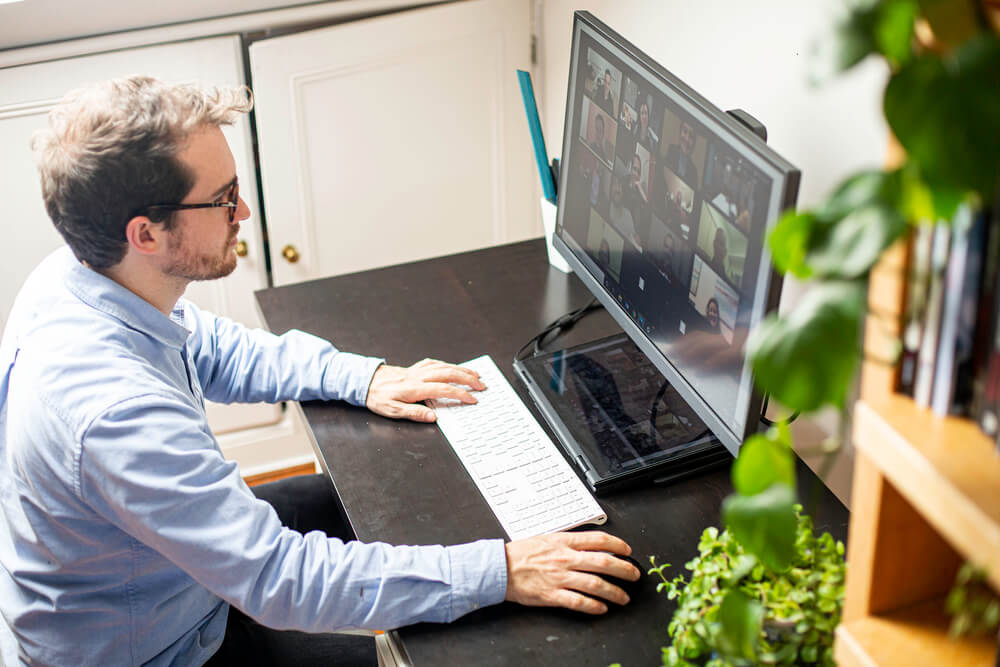 Tips Trik Buat Lo Untuk Duduk yang Benar di Kantor